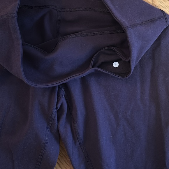 Lululemon Leggings 23” Size 6 - Picture 3 of 3
